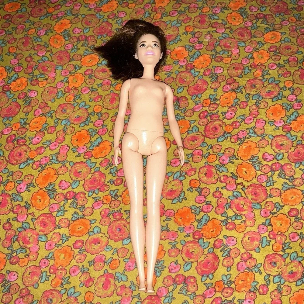 BARBIE FASHIONISTAS DOLL 187 2021 HBV19 Hearing Aids NUDE Brunette Nude READ